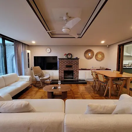 A Comfortable Detached House In The Heart Of The City